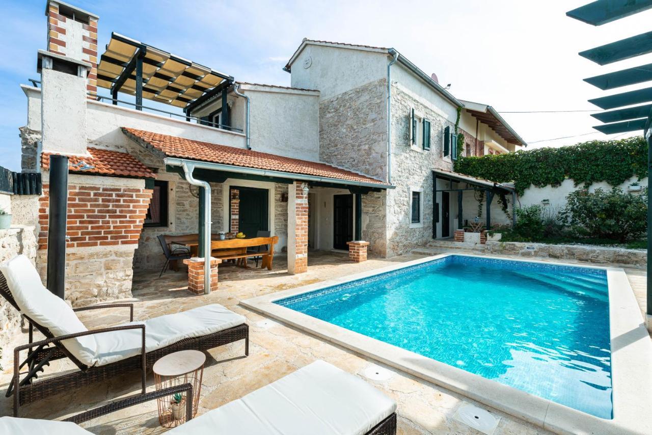 Villa Mia Sukosan Luaran gambar