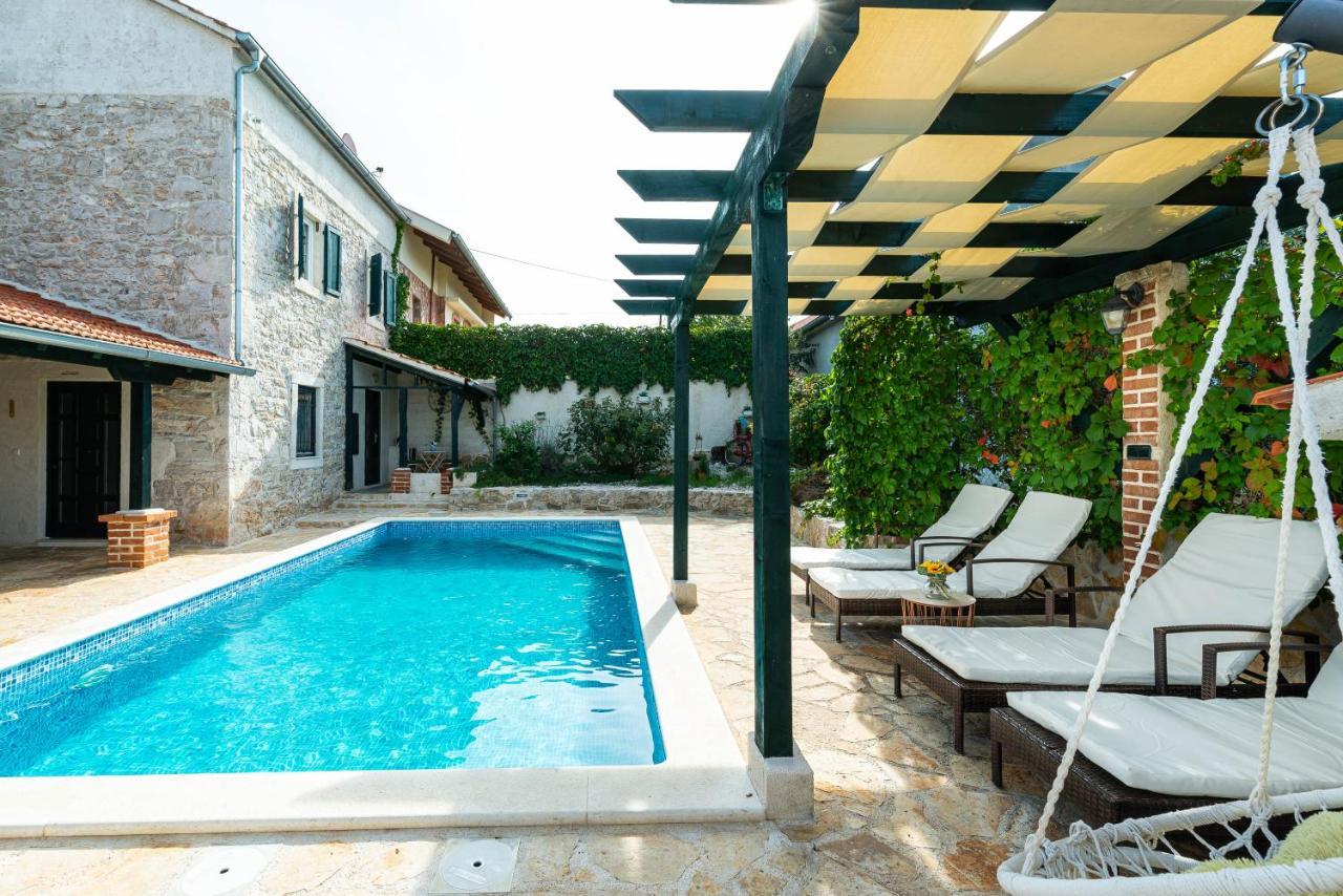 Villa Mia Sukosan Luaran gambar