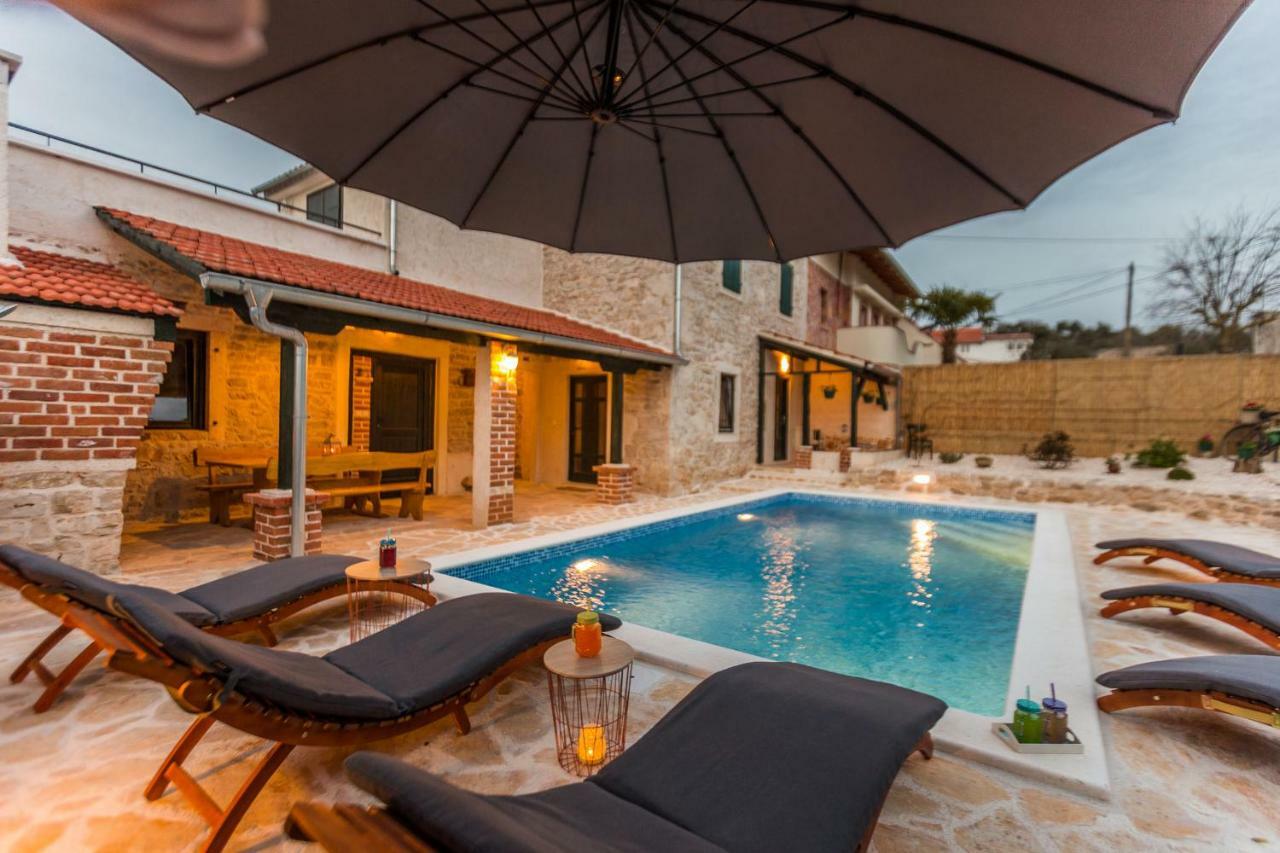 Villa Mia Sukosan Luaran gambar
